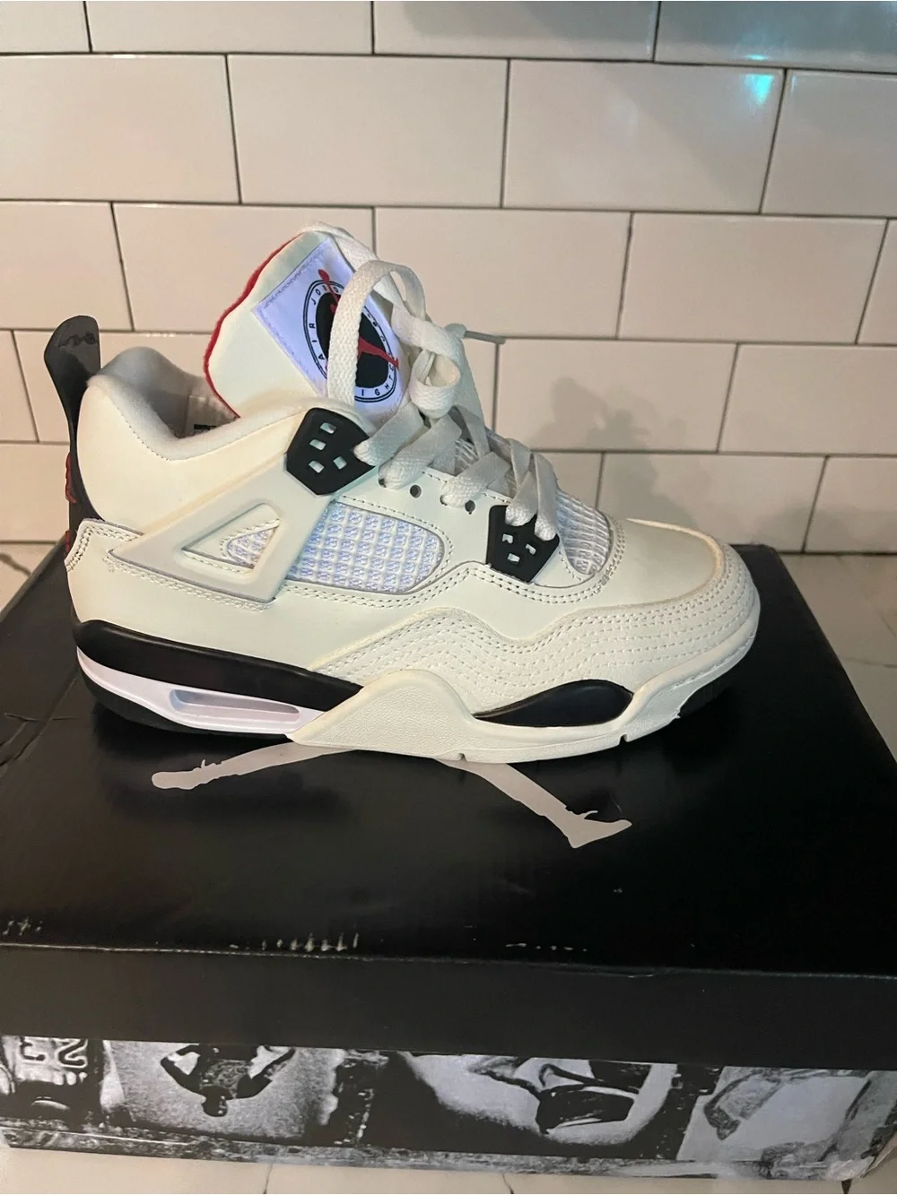 Men’s Retro 4 Fight Club Size 5.5.